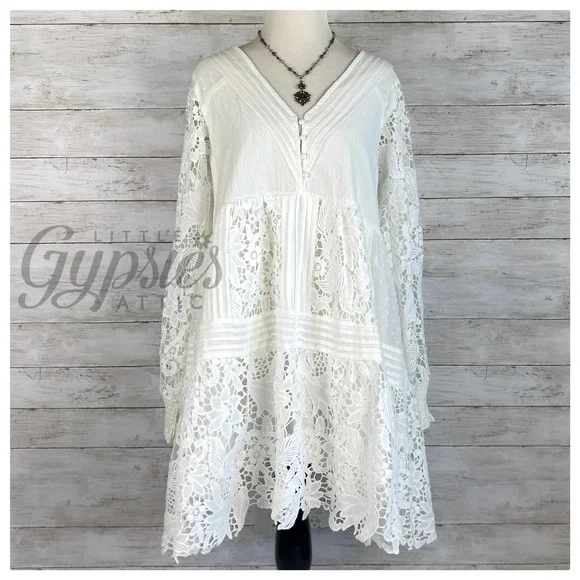 POL Romance in Lovely Lace Dress - Picture 5 of 12